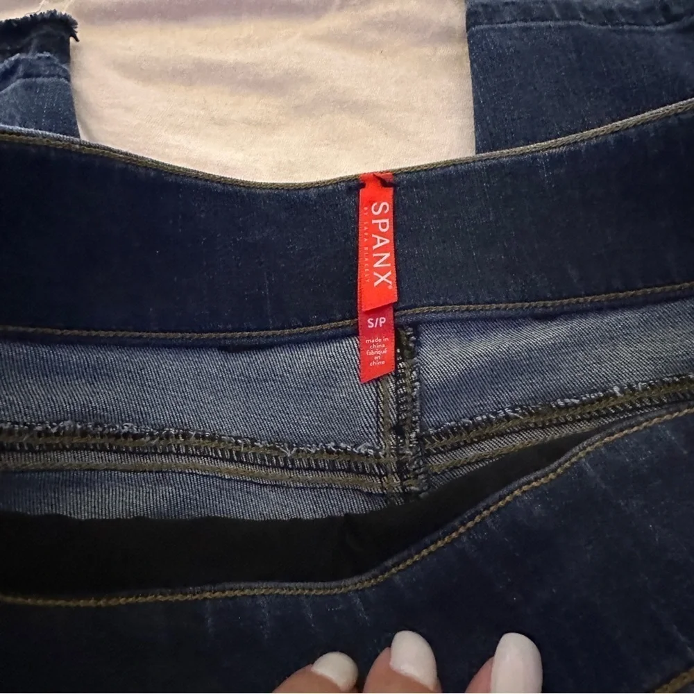 Spanx Pull On Distressed Jean‎ Raw Hem Jegging size Small